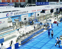 中國廚都酒店不鏽鋼設備展會盛大開幕，上千酒店叼嘿软件下载大全設備廠家雲集，現場驚現機器人廚師